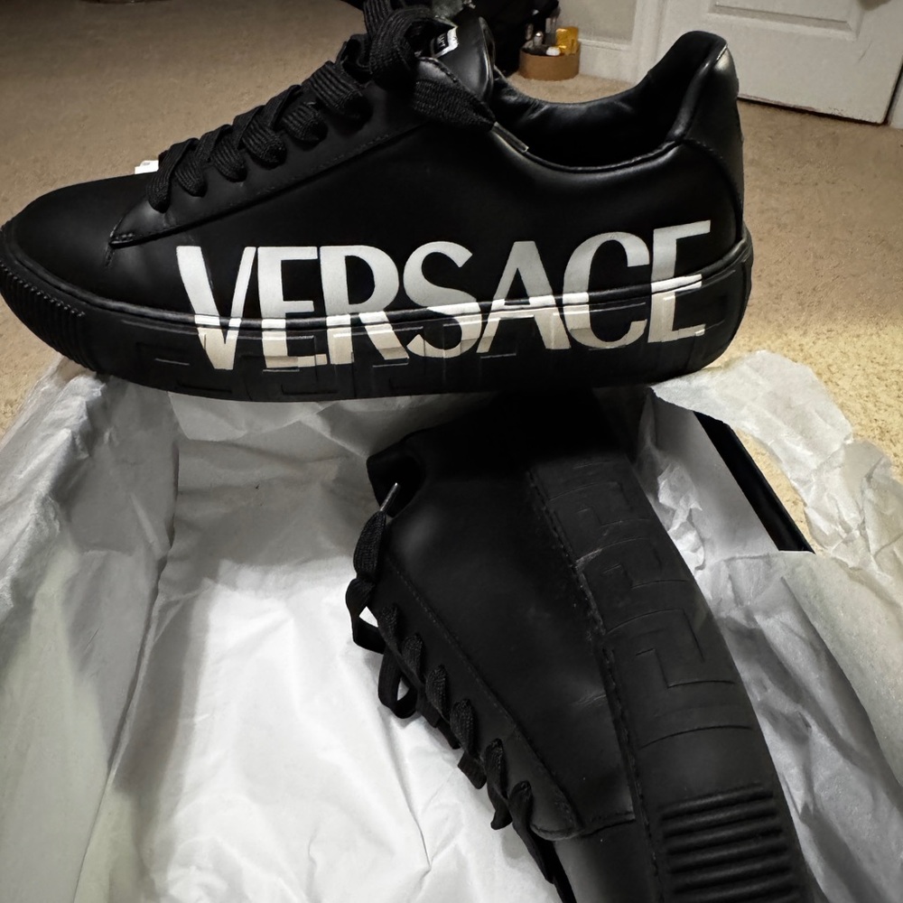 Men’s Logo leather low top sneakers size 42